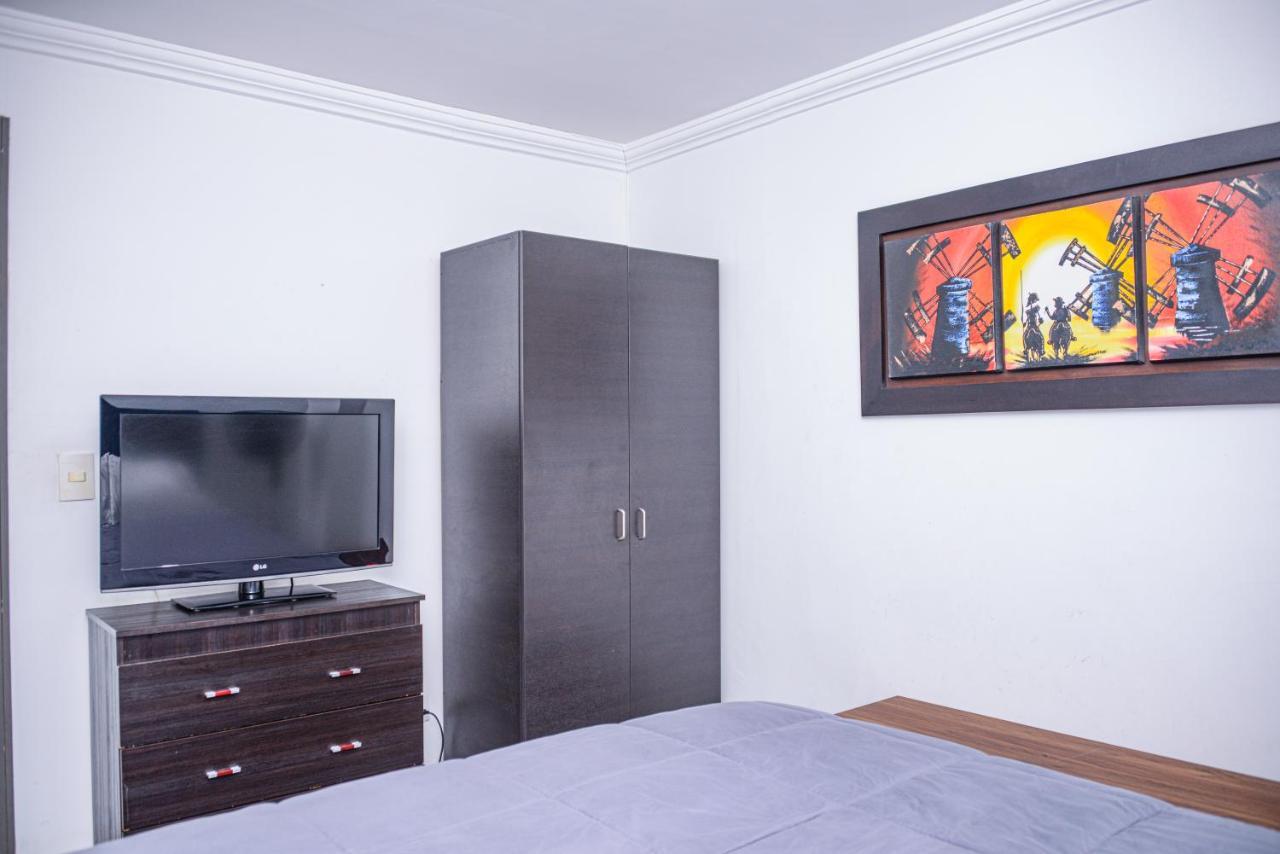 Apartment Carrera 301 Medellin Bagian luar foto