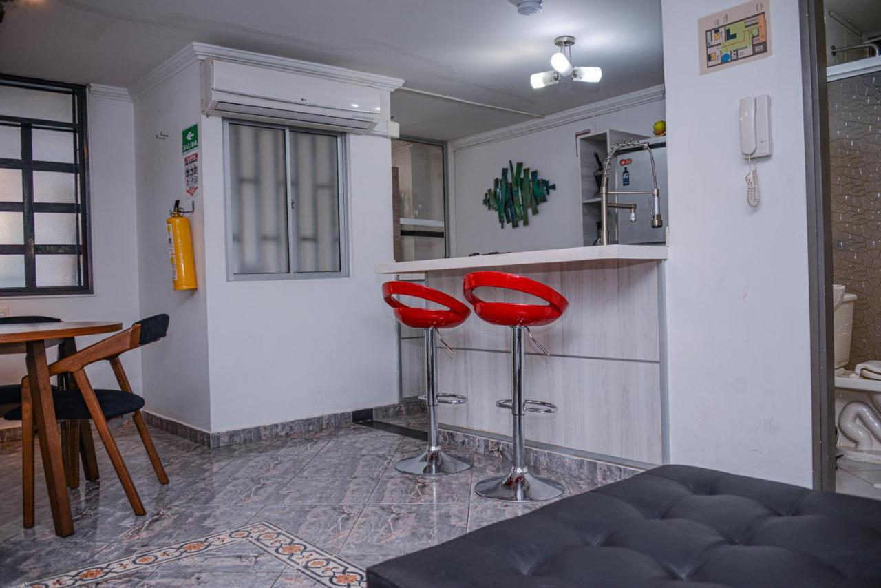 Apartment Carrera 301 Medellin Bagian luar foto