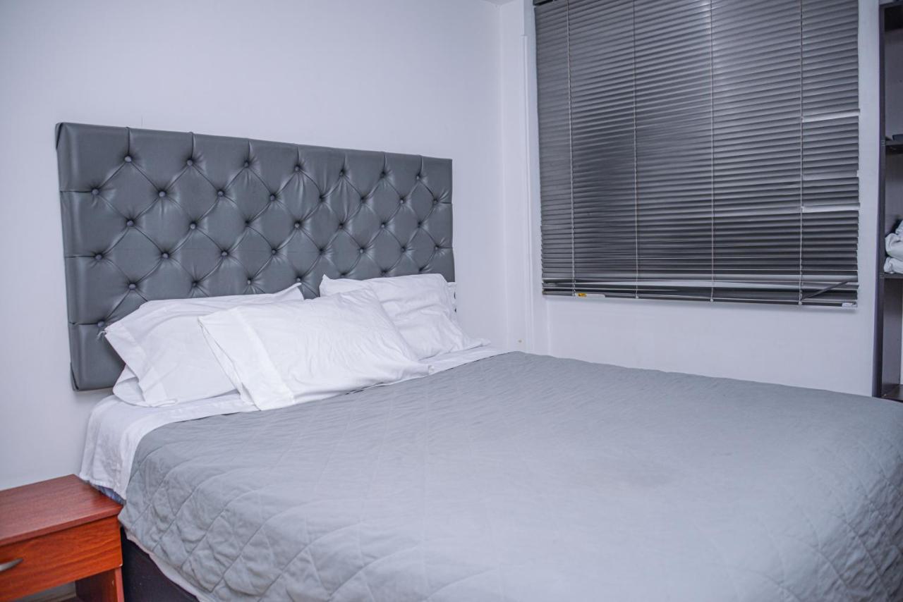 Apartment Carrera 301 Medellin Bagian luar foto